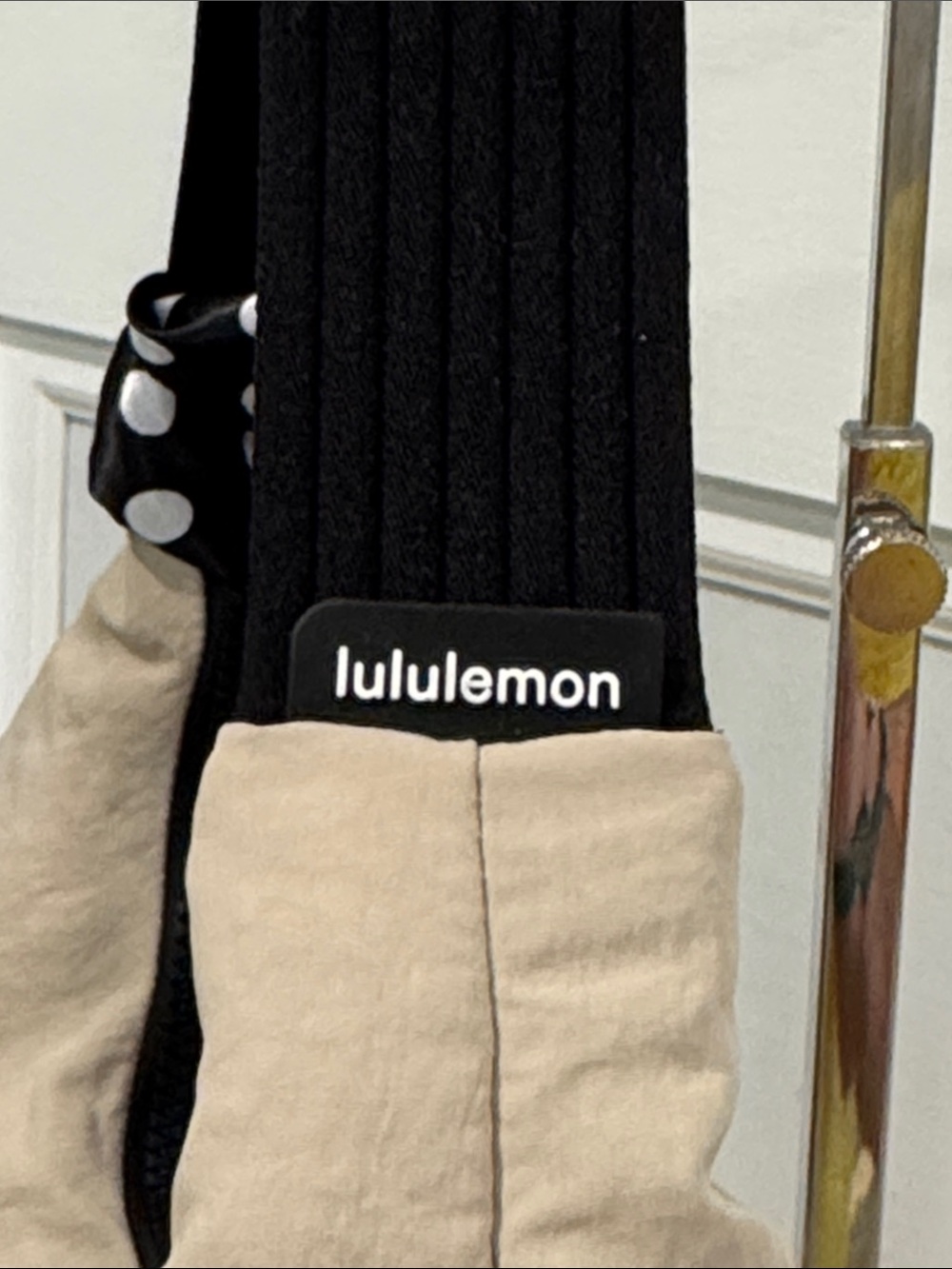 lululemon athletica Bag Beige Pleated Shoulder Bag 10L with Black Trim - Picture 7 of 17